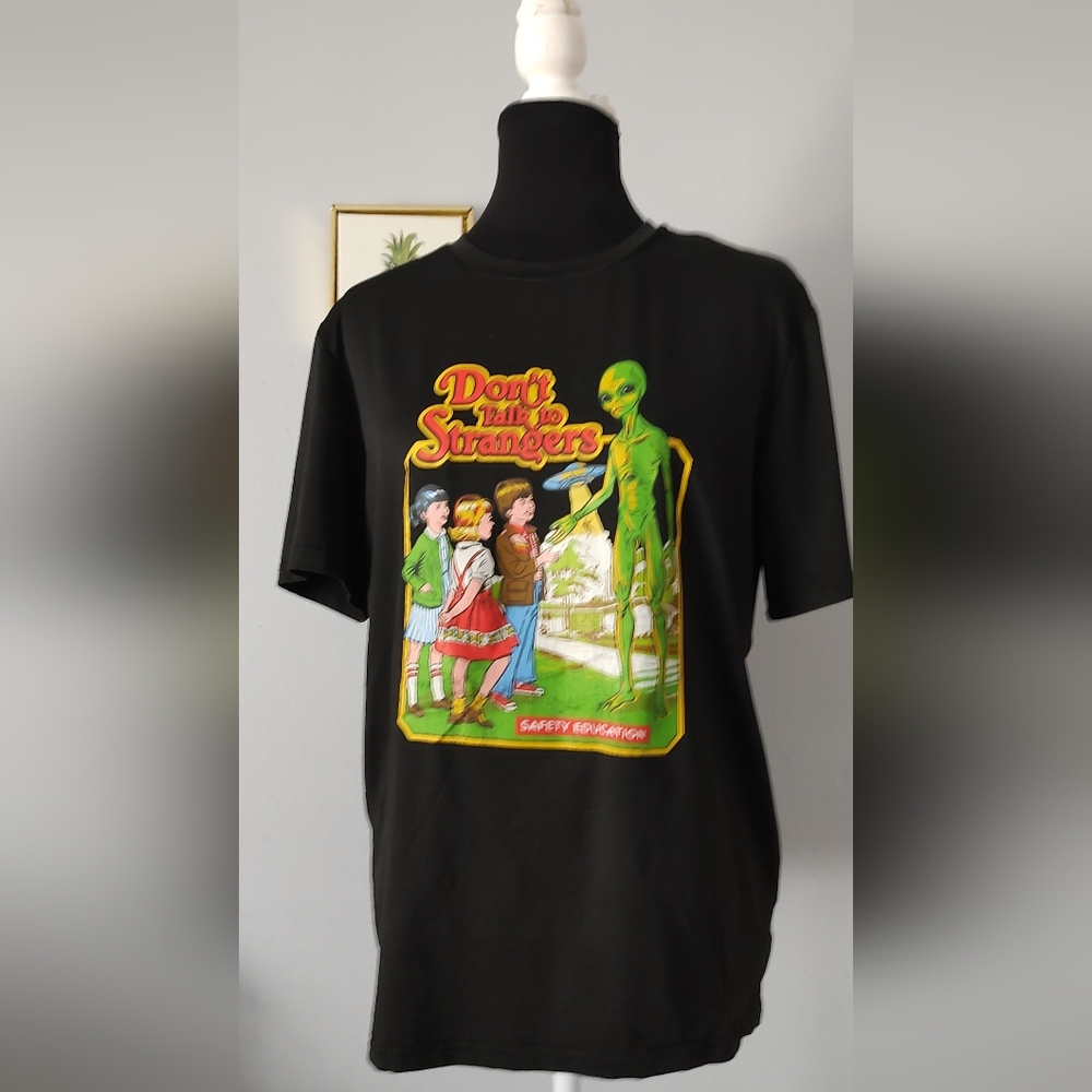 Graphic t shirts Don't Talk To Strangers Size Small Unixes Black  Excellent Cond